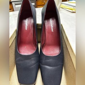Naturalizer size 7 narrow chunky heels